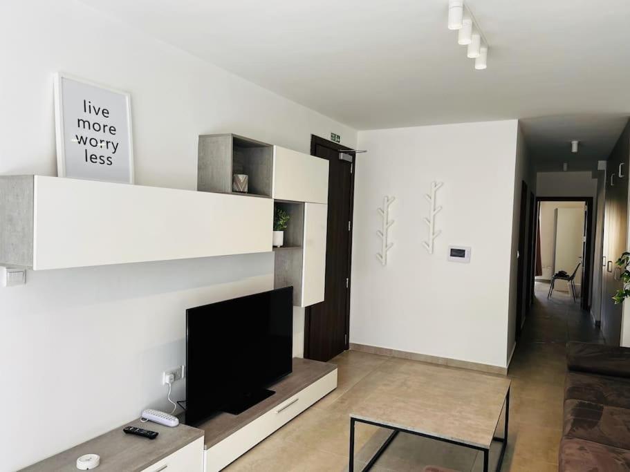 Sliema, Apt7, Stylish 2 Bedroom Apartment With Parking Luaran gambar