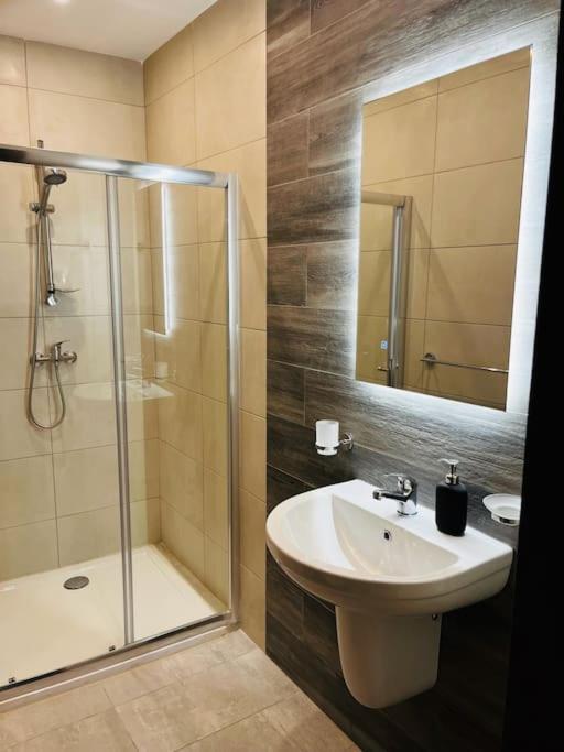 Sliema, Apt7, Stylish 2 Bedroom Apartment With Parking Luaran gambar